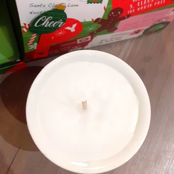 Handcrafted Toasted Marshmallow Martini Candle - Picture 2 of 5